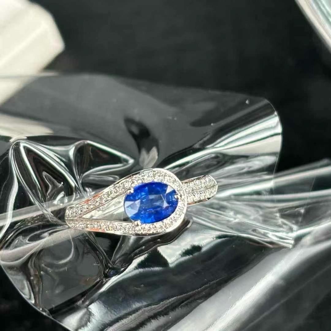 14k Gold 1.06 Ct Natural Sapphire & Diamond Ring: Ref:230936435 // gold content:14k gold // ring size:7. 25us // // main gemstone:sapphire // shape:oval // carat weight:1. 06ct // color:royal blue // treatment:natural // // adjacent gemstone 2 :