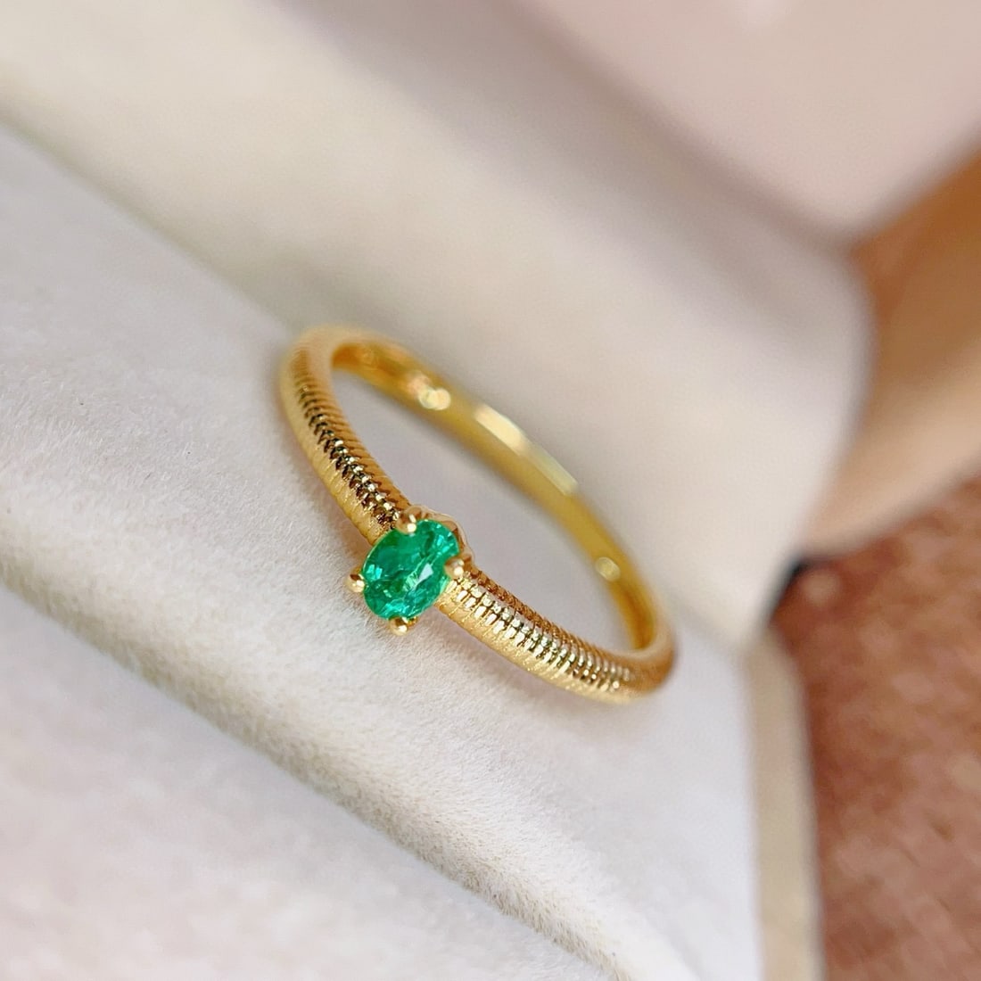 14k Gold 0.30 Ct Vivid Green Natural Emerald Ring - 2