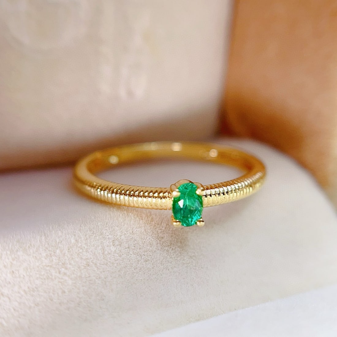 14k Gold 0.30 Ct Vivid Green Natural Emerald Ring - 4