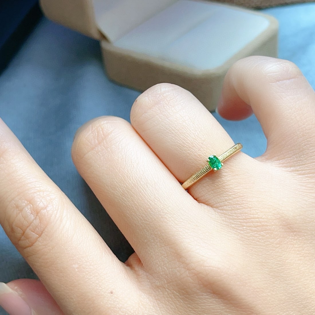 14k Gold 0.30 Ct Vivid Green Natural Emerald Ring - 5
