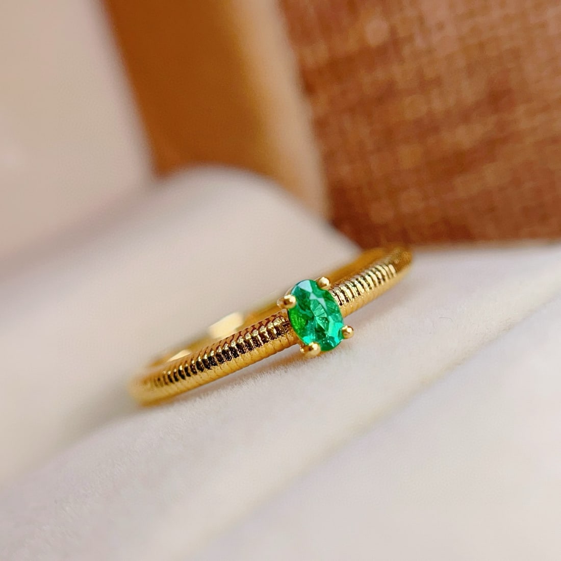 14k Gold 0.30 Ct Vivid Green Natural Emerald Ring - 6