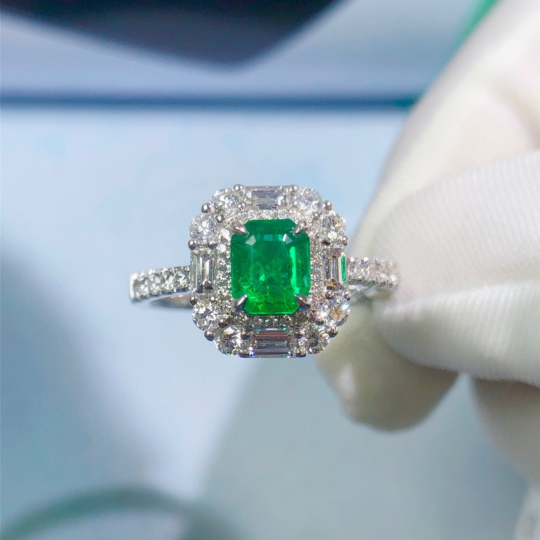 14k Gold 1.59 Ctw Vivid Green Natural Emerald & Diamond Ring: Ref:230936440 // gold content:14k gold // ring size:7. 25us // // main gemstone:emerald // shape:octagonal // carat weight:0. 74ct // color:vivid green // treatment:natural // // adjacent gemstone