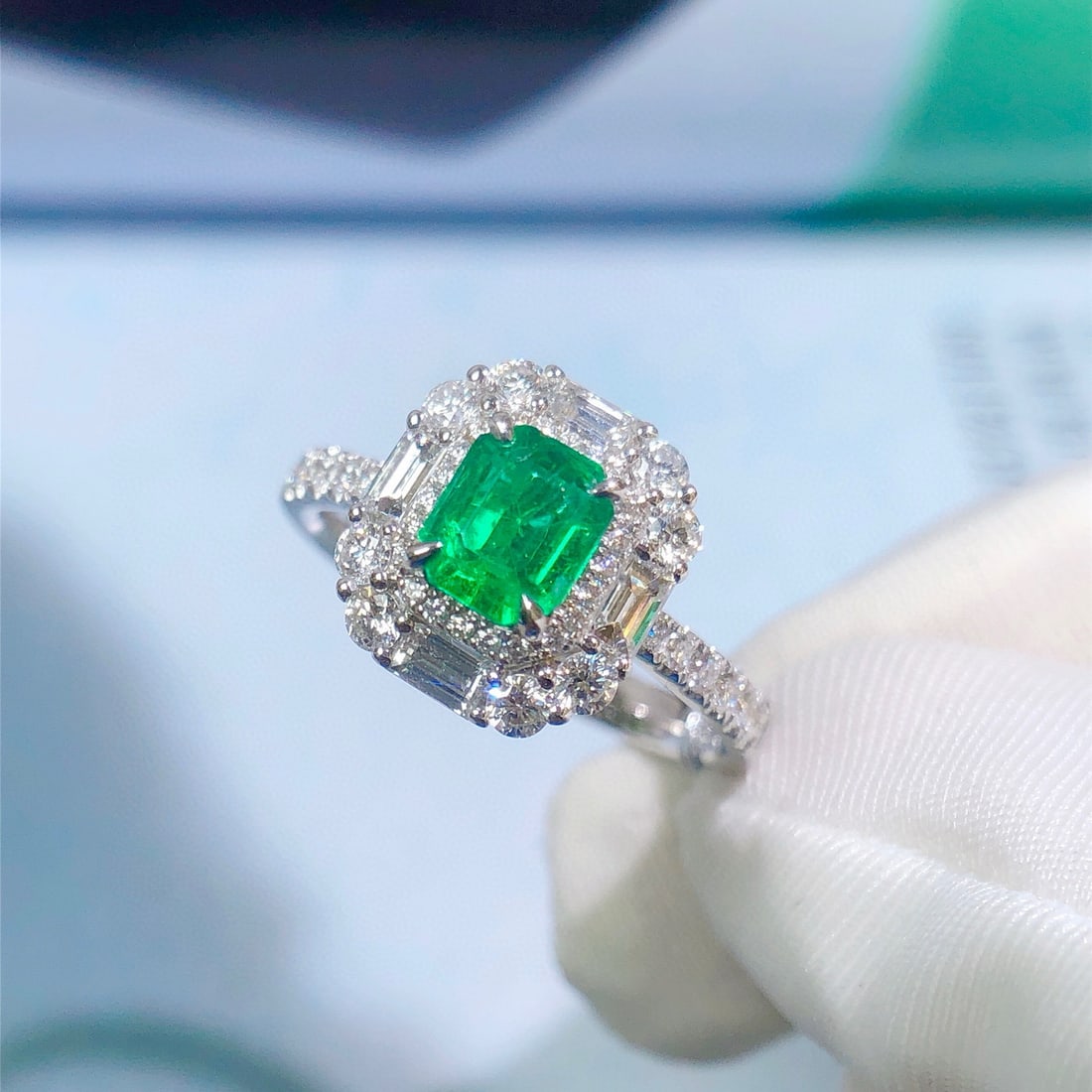 14k Gold 1.59 Ctw Vivid Green Natural Emerald & Diamond Ring - 7