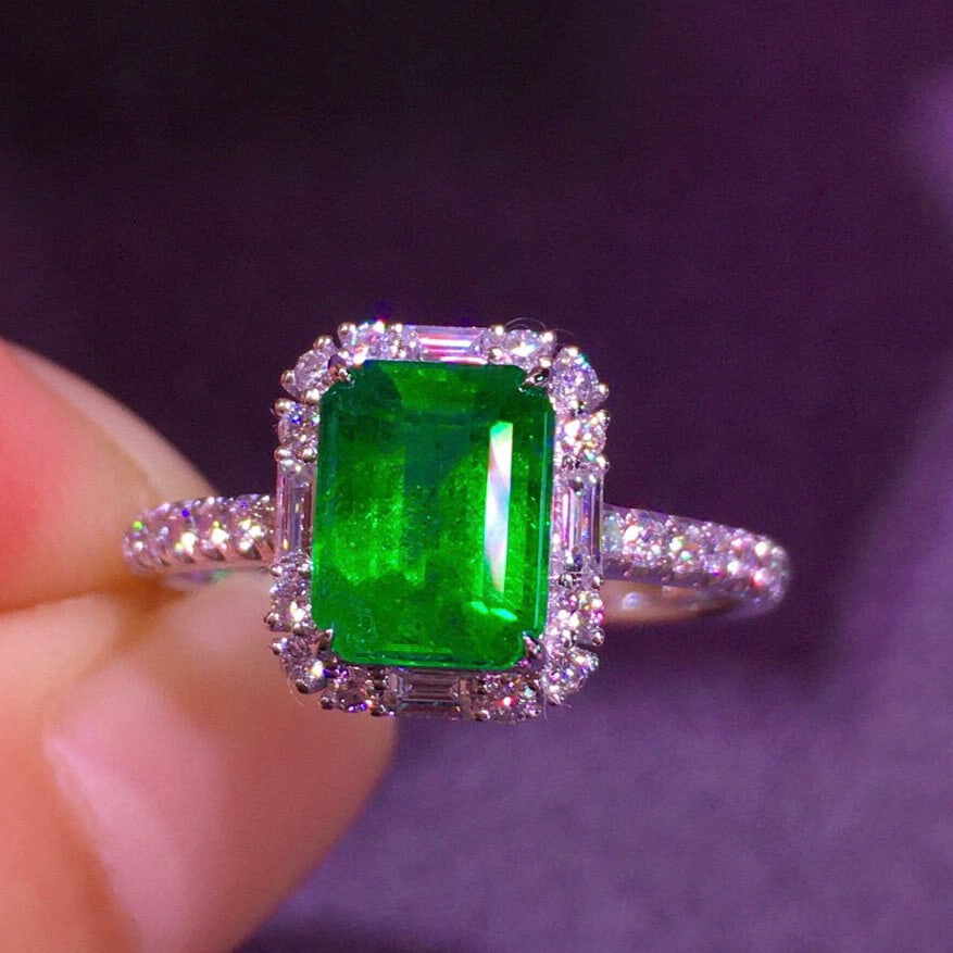 14k Gold 1.7 Ct Vivid Green Natural Emerald & Diamond Ring: Ref:230936446 // gold content:14k gold // ring size:7. 25us // // main gemstone:emerald // shape:octagonal // carat weight:1. 7ct // color:vivid green // treatment:natural // // adjacent gemstone