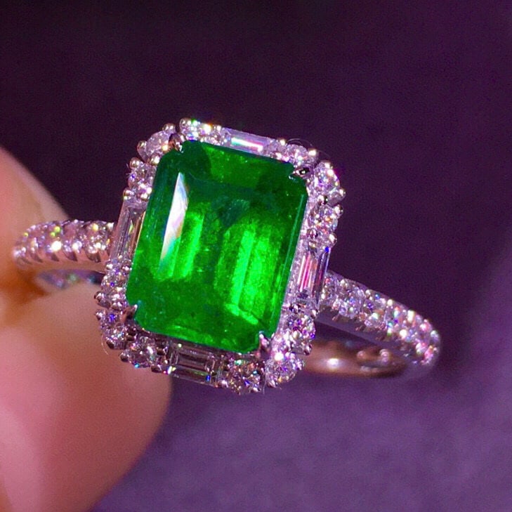 14k Gold 1.7 Ct Vivid Green Natural Emerald & Diamond Ring - 3