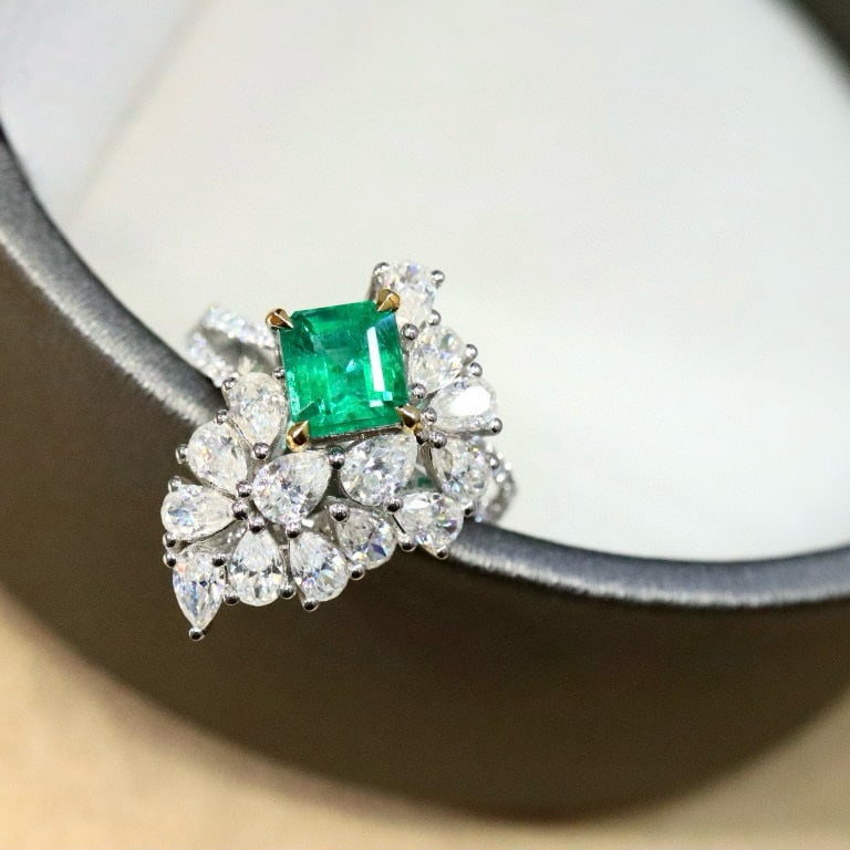 14k Gold 1.22 Ctw Vivid Green Natural Emerald & Diamond Ring - 5