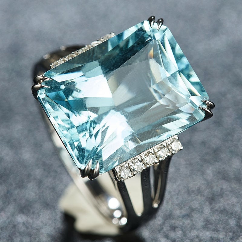 14k Gold 9.08 Ct Natural Aquamarine & Diamond Ring: Ref:230939076 // gold content:14k gold // ring size:7. 25us // // main gemstone:aquamarine // shape:octagonal // carat weight:9. 08ct // color:santa maria color // treatment:natural // // adjacent gem