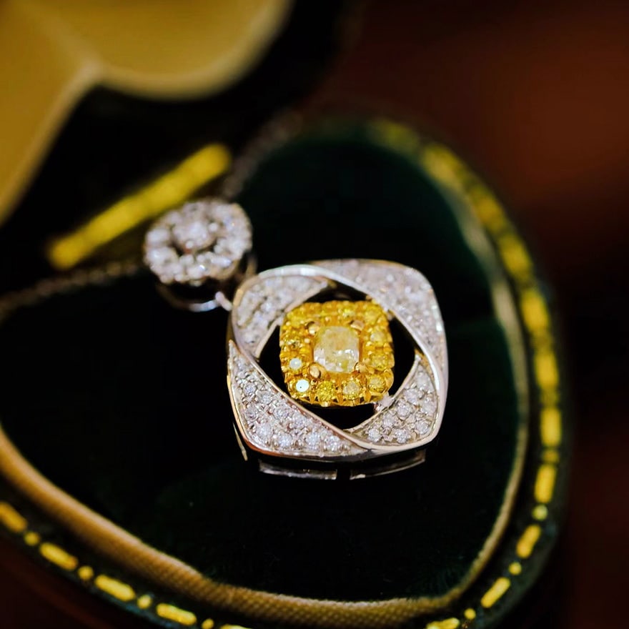 14k Gold 0.40 Ct Natural Color Diamond Necklace - 4