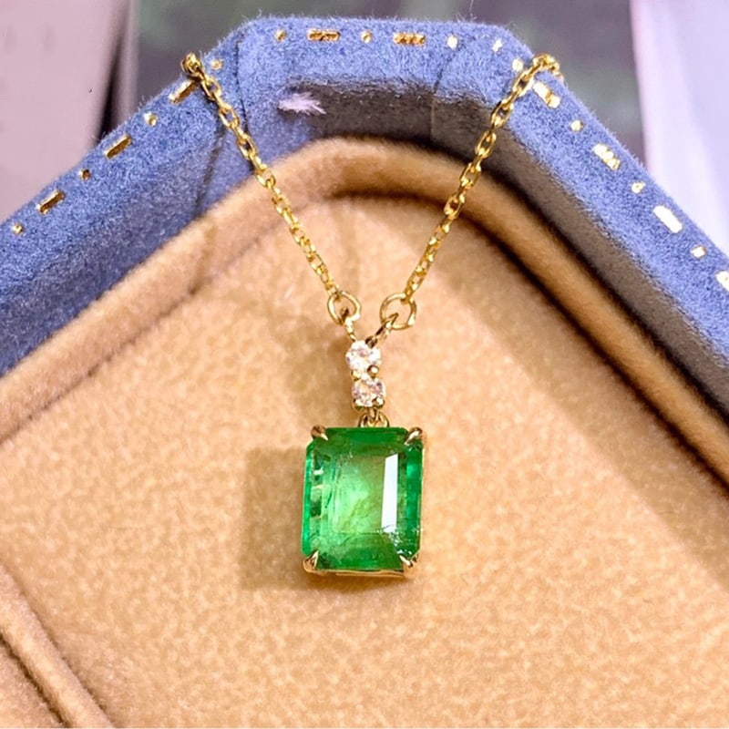 14k Gold 0.9 Ct Natural Emerald & Sapphire Necklace: Ref:230939130 // gold content:14k gold // main gemstone:emerald // shape:octagonal // carat weight:0. 9ct // color:green // treatment:natural // // adjacent gemstone 2 : sapphire // number of stones:2