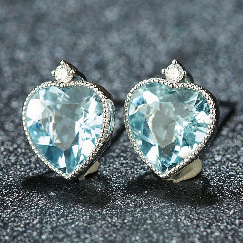 14k Gold 2.86 Ct Natural Aquamarine & Diamond Earrings: Ref:230939213 // gold content:14k gold // main gemstone:aquamarine // shape:heart // carat weight:2. 86ct // color:blue // treatment:natural // // adjacent gemstone 2 : diamond // number of