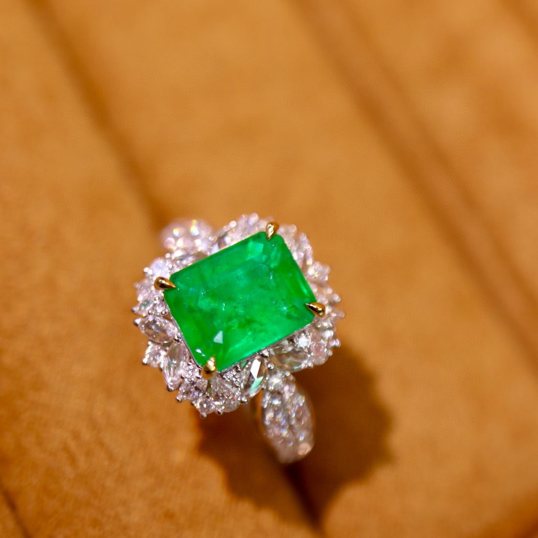 14k Gold 3.40 Ctw Vivid Green Natural Emerald & Diamond Ring - 2