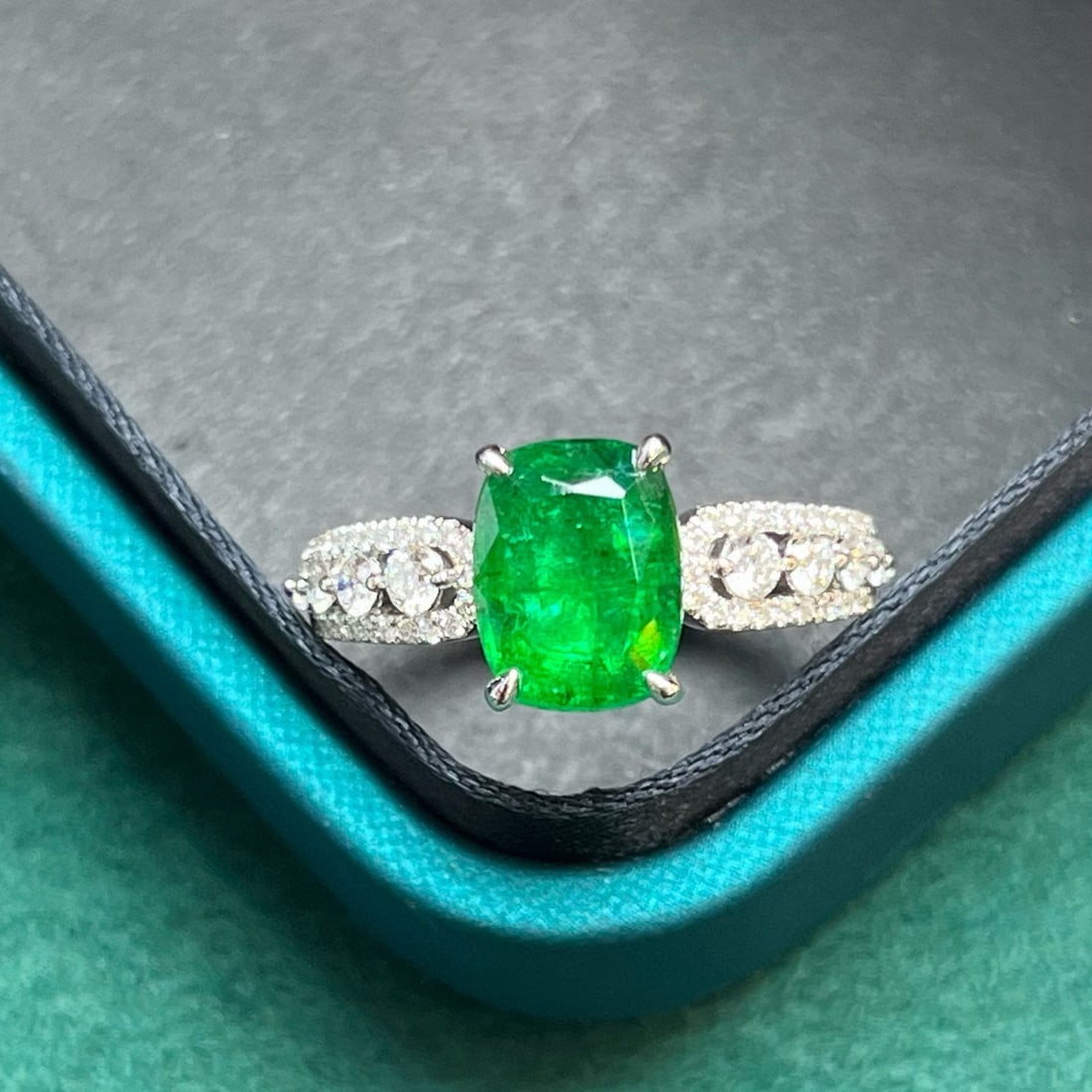 14k Gold 2.01 Ctw Vivid Green Natural Emerald & Diamond Ring - 5