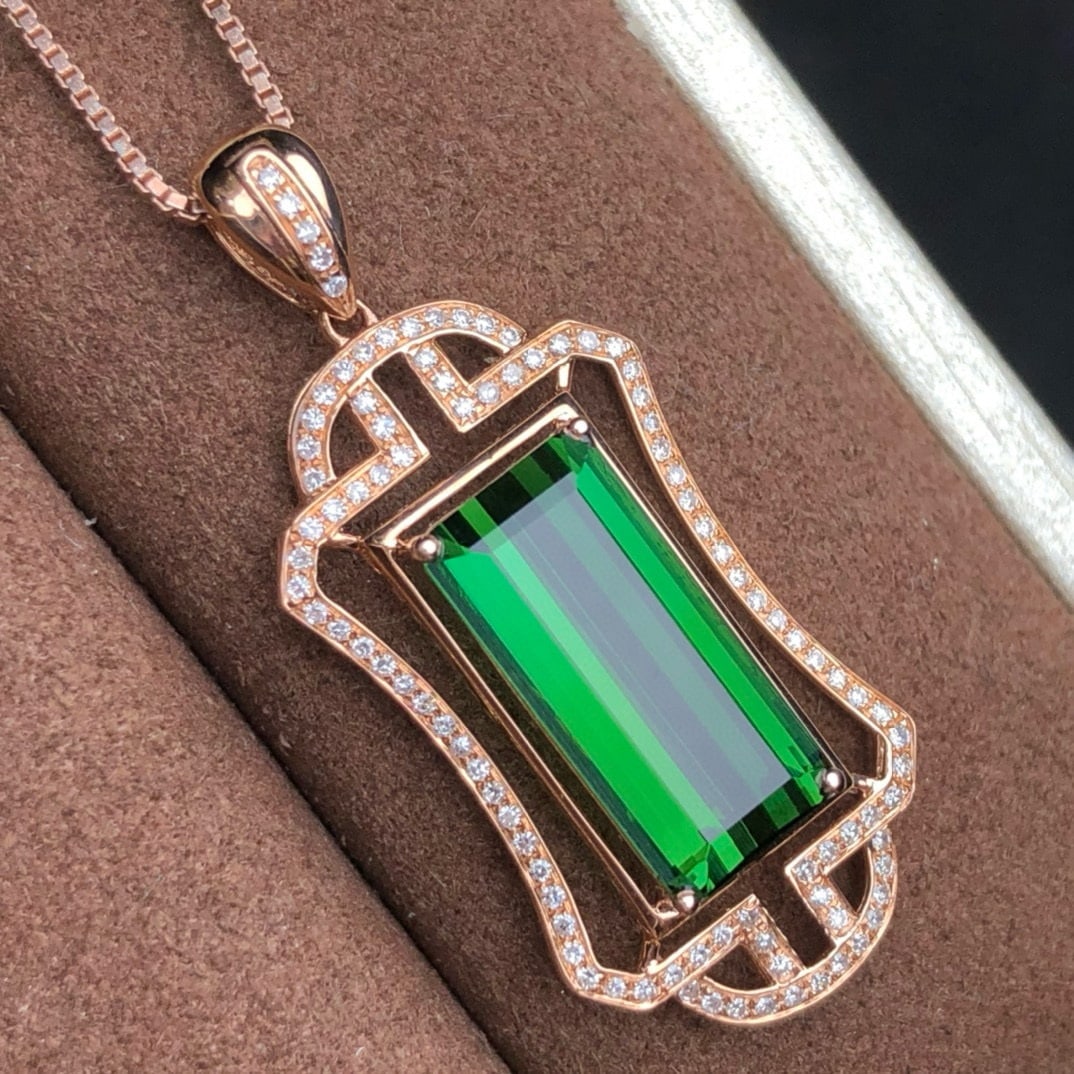 14k Gold 4.35 Ct Natural Tourmaline & Diamond Pendant( Without Chain ): Ref:230940031 // gold content:14k gold // main gemstone:tourmaline // shape:octagonal // carat weight:4. 35ct // color:green // treatment:natural // // adjacent gemstone 2 : diamond // number of