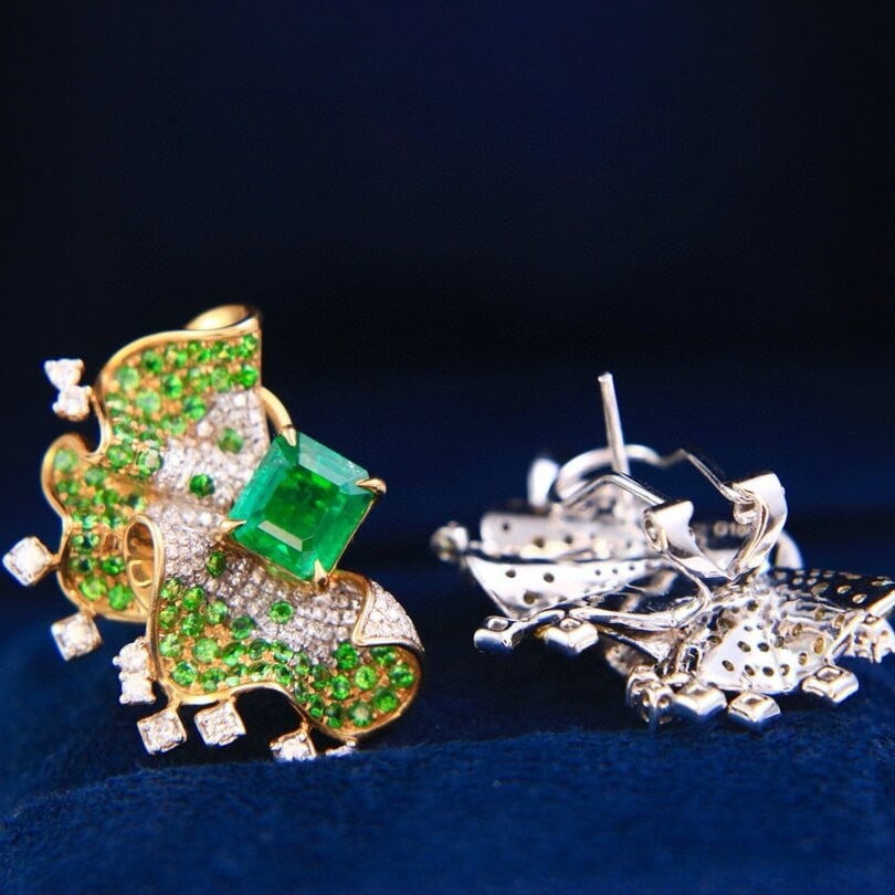 14k Gold 3.90 Ctw Vivid Green Natural Emerald & Diamond Earrings - 4