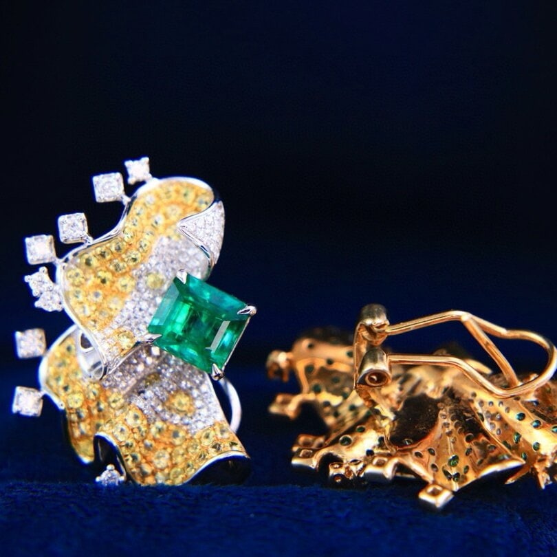 14k Gold 3.90 Ctw Vivid Green Natural Emerald & Diamond Earrings - 5