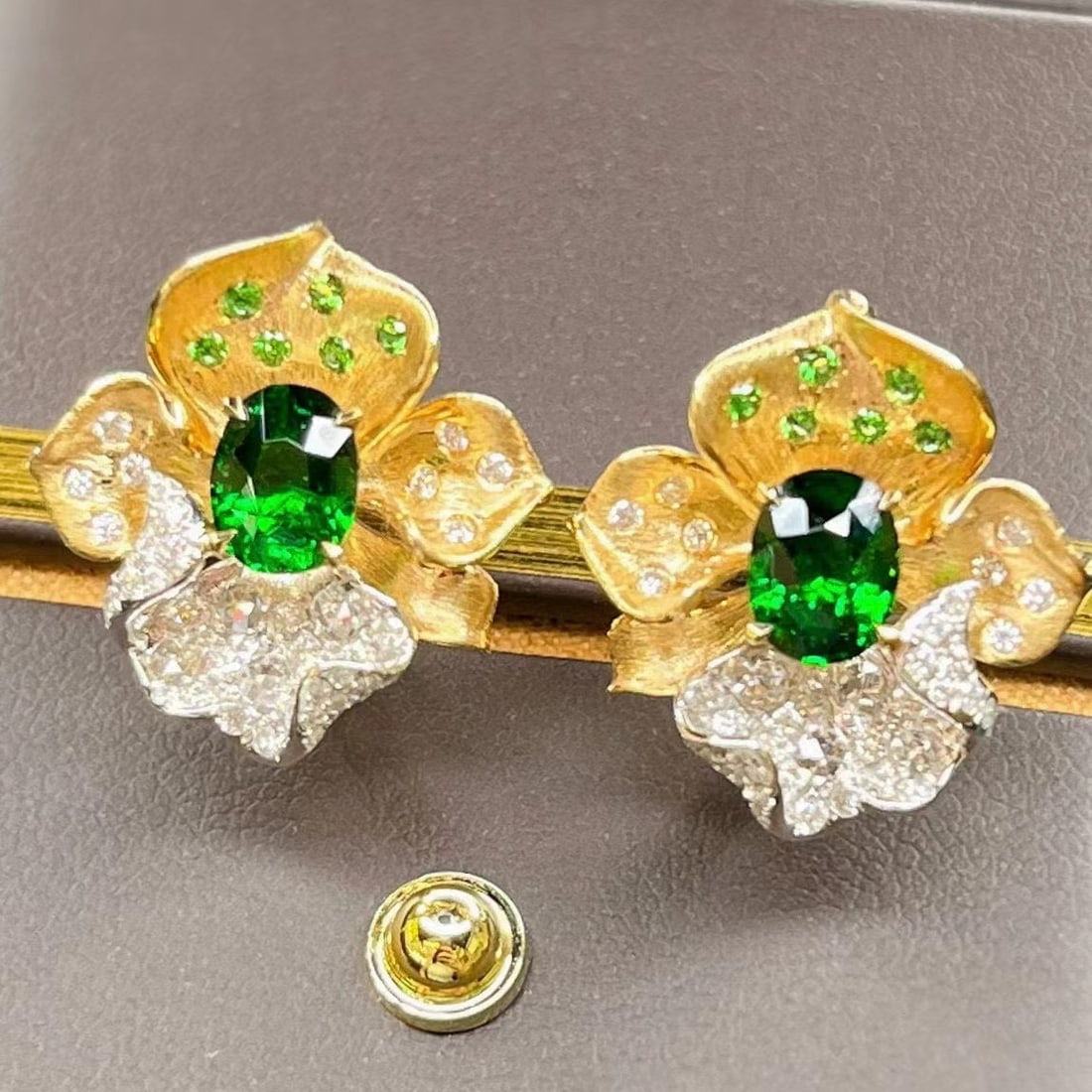 14k Gold 2.73 Ctw Vivid Green Natural Tsavorite & Diamond Earrings - 2