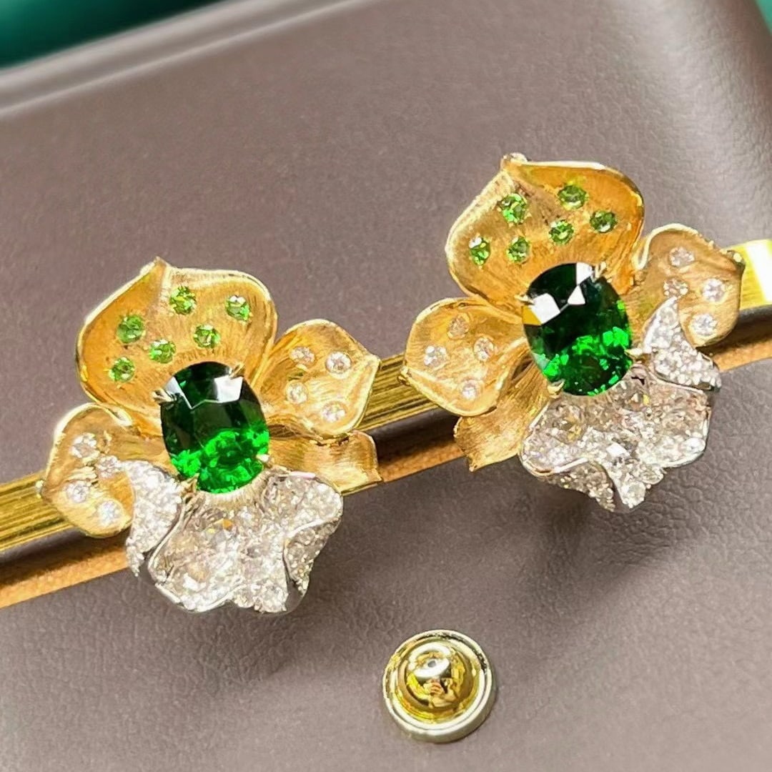 14k Gold 2.73 Ctw Vivid Green Natural Tsavorite & Diamond Earrings - 4