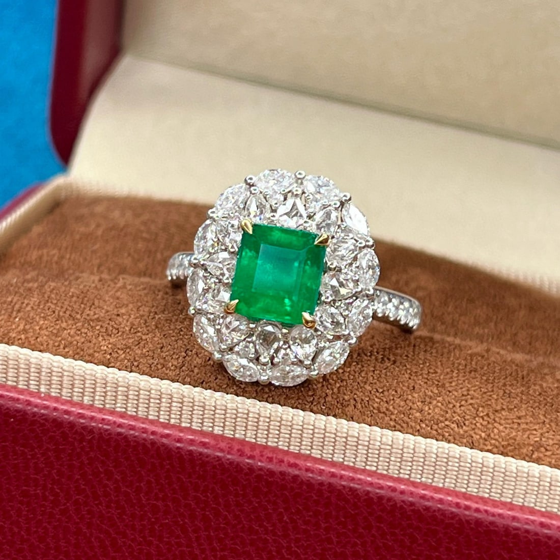 14k Gold 2.56 Ctw Vivid Green Natural Emerald & Diamond Ring: Ref:230940051 // gold content:14k gold // ring size:7. 25us // // main gemstone:emerald // shape:octagonal // carat weight:1. 39ct // color:vivid green // treatment:natural // // adjacent gemstone