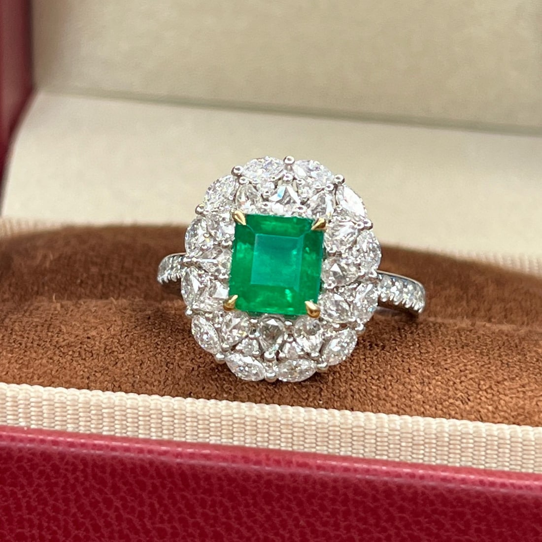 14k Gold 2.56 Ctw Vivid Green Natural Emerald & Diamond Ring - 4
