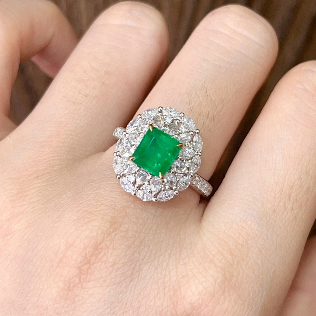 14k Gold 2.56 Ctw Vivid Green Natural Emerald & Diamond Ring - 5