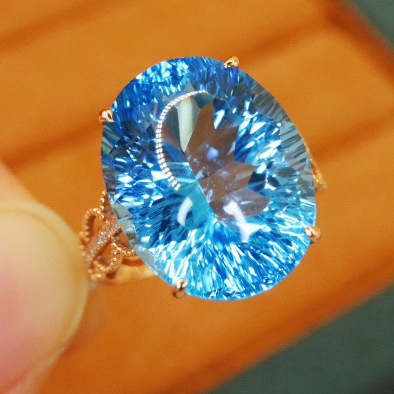 14k Gold 15.75 Ctw Natural Topaz & Diamond Ring - 2