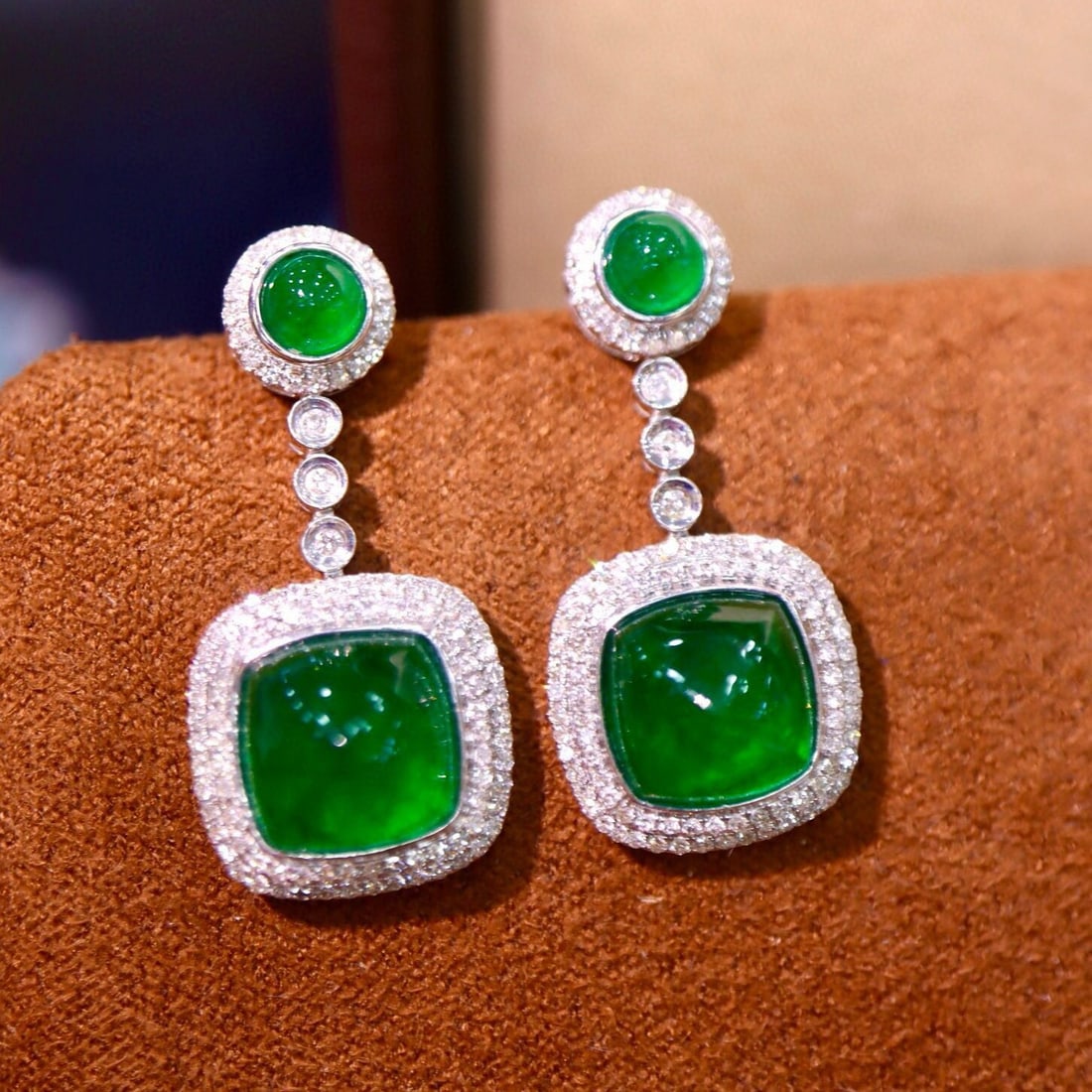 14k Gold 6.59 Ctw Vivid Green Natural Emerald & Diamond Earrings: Ref:230940068 // gold content:14k gold // main gemstone:emerald // shape:suger-loaf // carat weight:6. 16ct // color:vivid green // treatment:natural // // adjacent gemstone 2 : diamond // shape:round