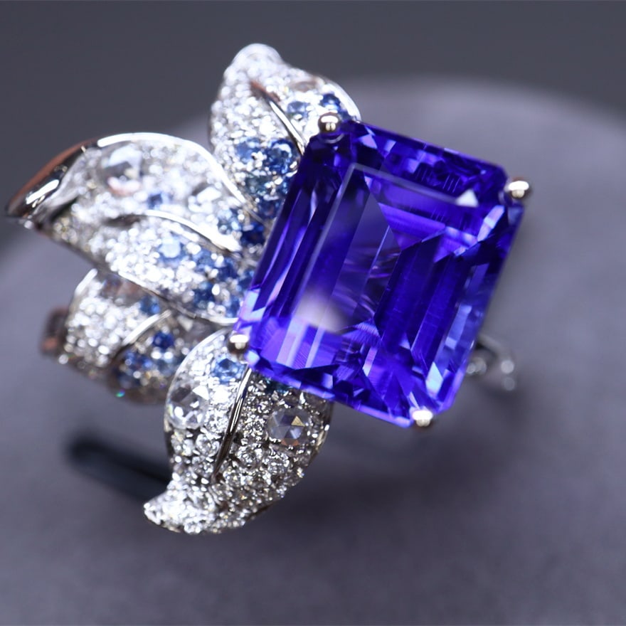 14k Gold 8.06 Ctw Natural Tanzanite & Diamond Ring - 3