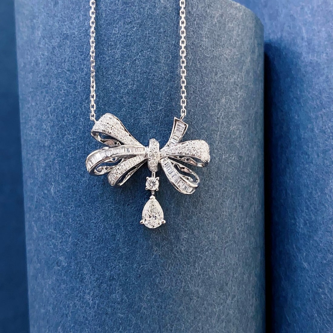 Gia Certified 14k Gold 0.79 Ctw Natural H Vvs2 Pear Diamond Necklace: Ref:230940081 // gold content:14k gold // main gemstone:diamond // certified:gia // shape:pear // carat weight:0. 3ct // clarity grade:vvs2 // color:h // treatment:natural // // adjacent gemstone 2