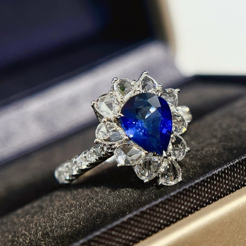 14k Gold 2.34 Ctw Vivid Blue Natural Sapphire & Diamond Ring - 5