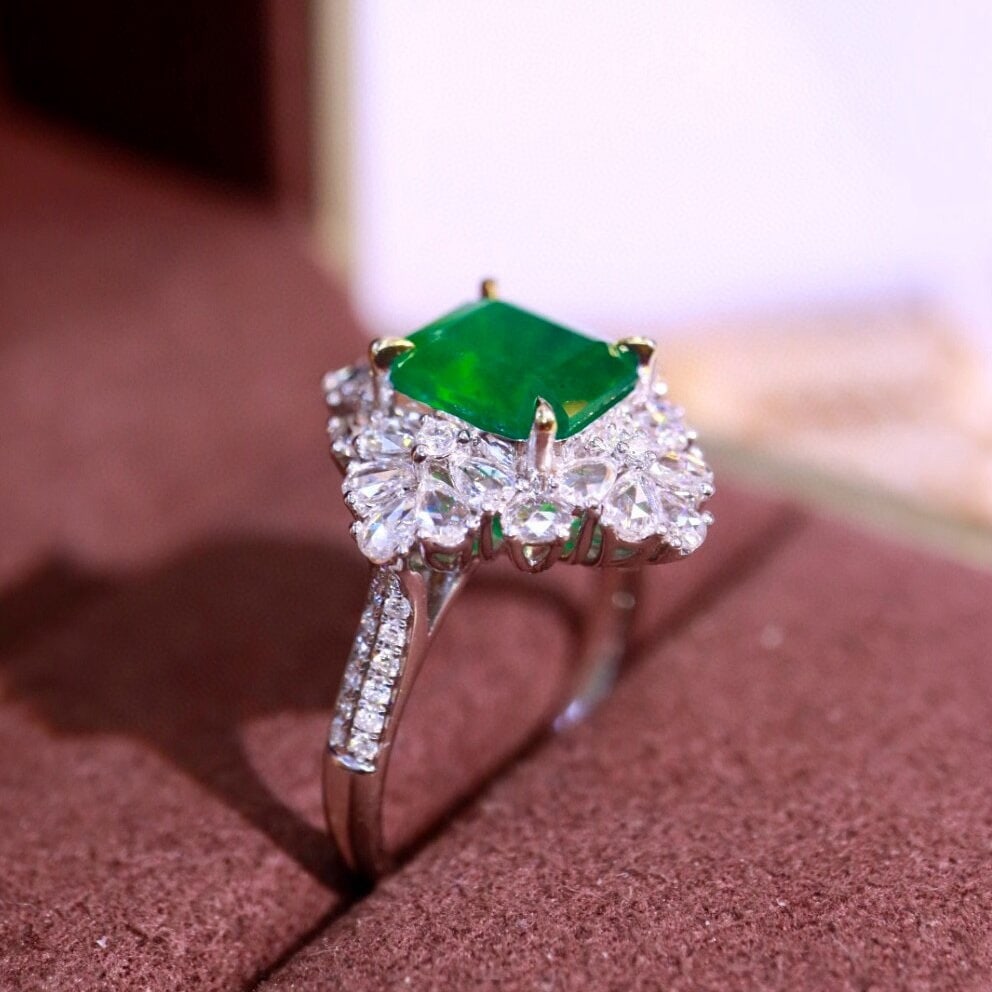 14k Gold 3.25 Ctw Vivid Green Natural Emerald & Diamond Ring - 2