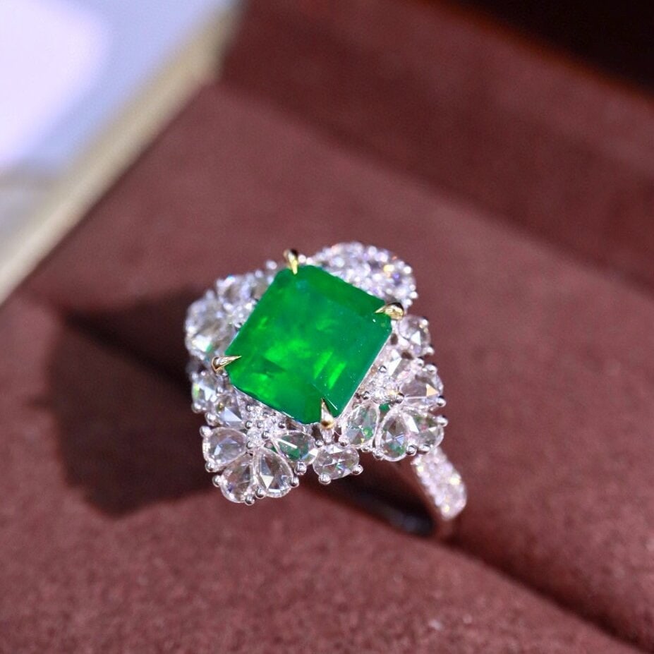 14k Gold 3.25 Ctw Vivid Green Natural Emerald & Diamond Ring - 3