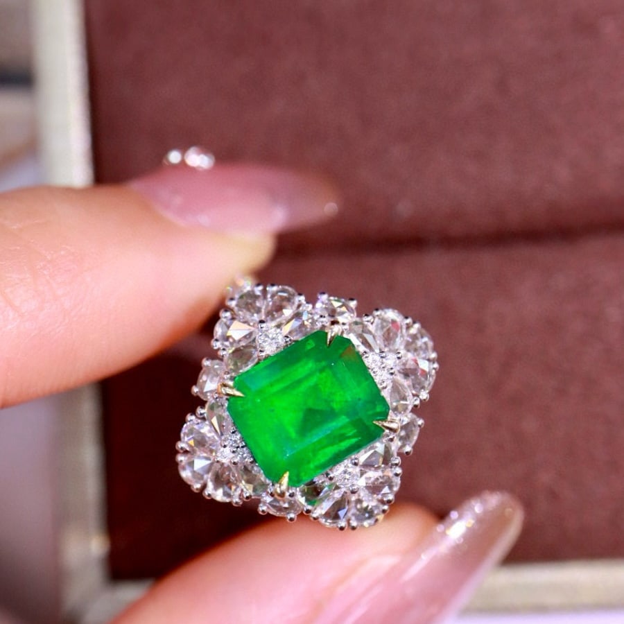 14k Gold 3.25 Ctw Vivid Green Natural Emerald & Diamond Ring - 5