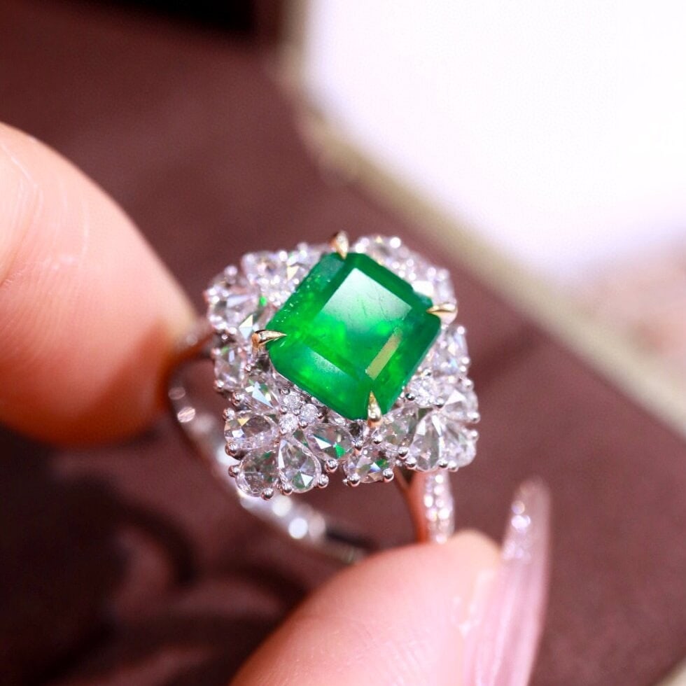 14k Gold 3.25 Ctw Vivid Green Natural Emerald & Diamond Ring - 6