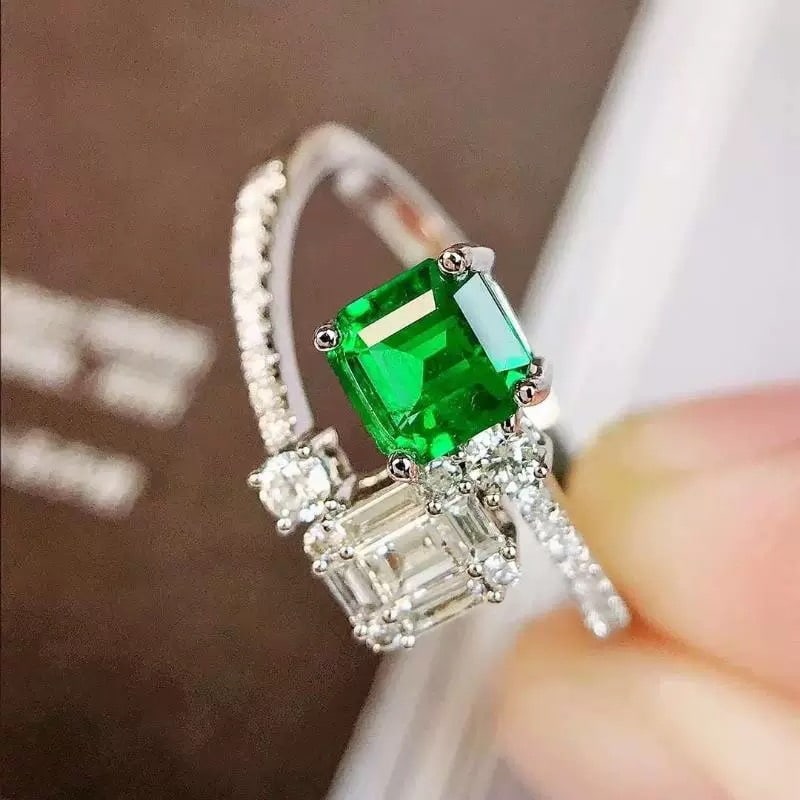 14k Gold 0.76 Ctw Vivid Green Natural Emerald & Diamond Ring - 3