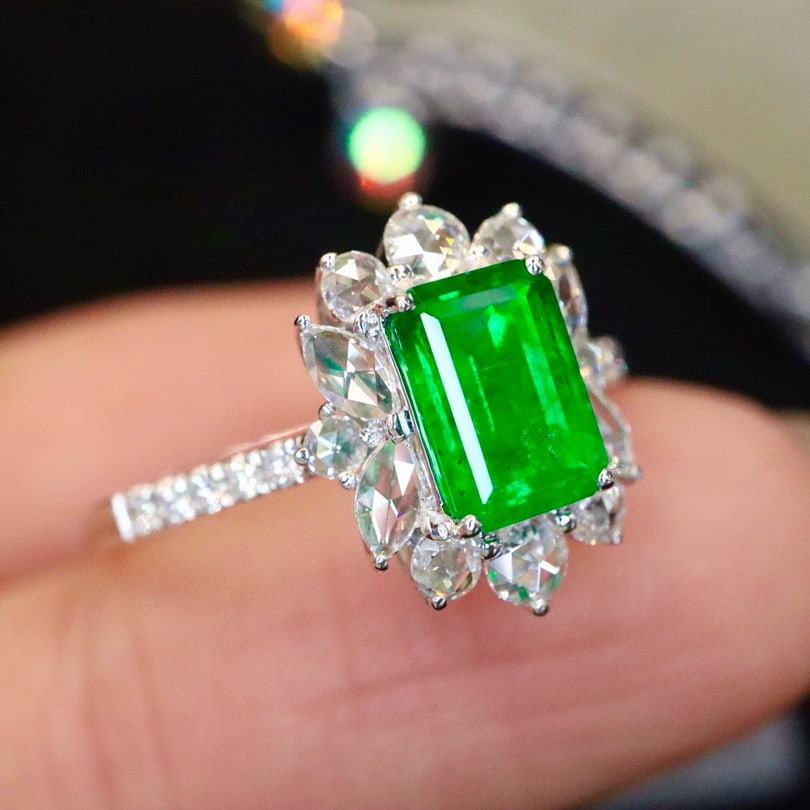 14k Gold 1.35 Ctw Vivid Green Natural Emerald & Diamond Ring - 2