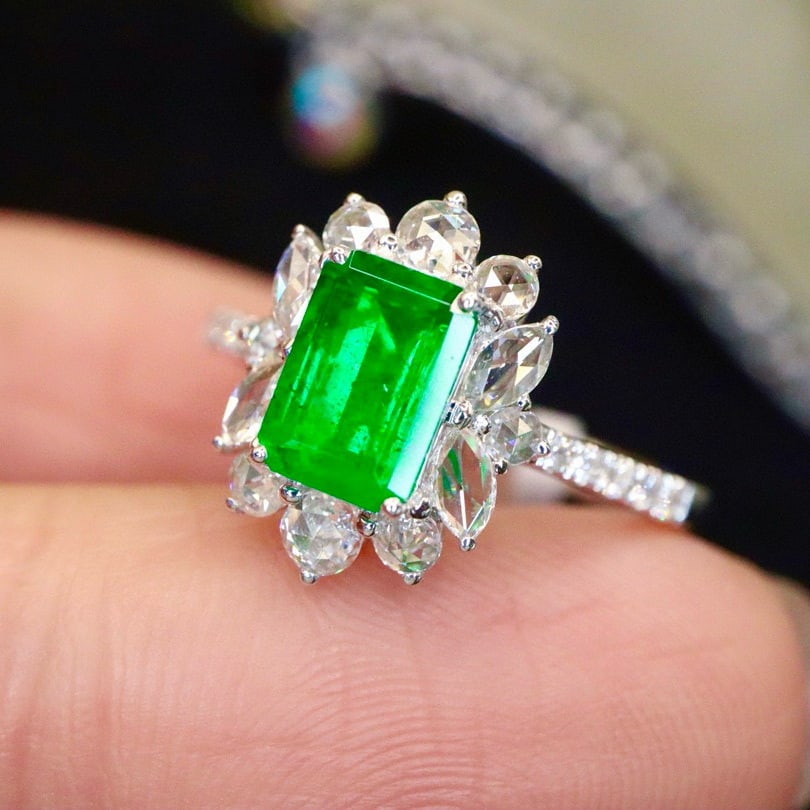 14k Gold 1.35 Ctw Vivid Green Natural Emerald & Diamond Ring - 3
