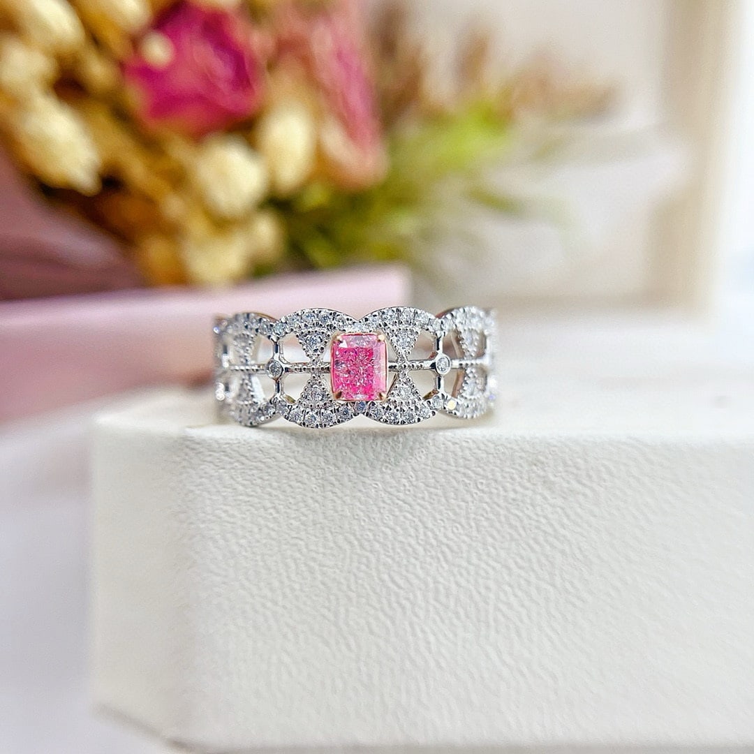 14k Gold 0.51 Ctw Natural Pink Diamond & Diamond Ring: Ref:230940127 // gold content:14k gold // ring size:7. 25us // // main gemstone:pink diamond // shape:cushion // carat weight:0. 25ct // color:pink // treatment:natural // // adjacent gemstone 2 :