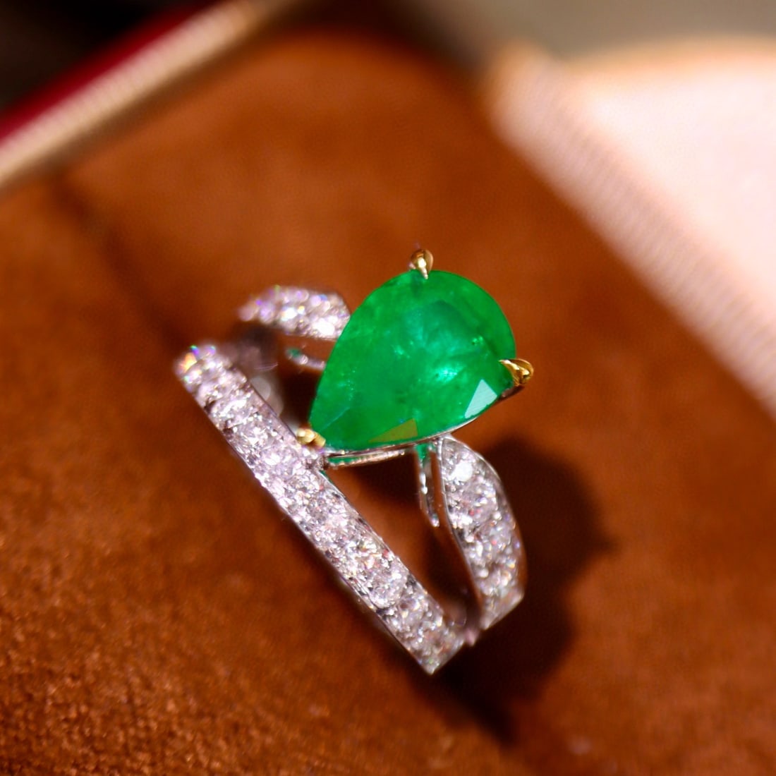 14k Gold 3.32 Ctw Vivid Green Natural Emerald & Diamond Ring - 2