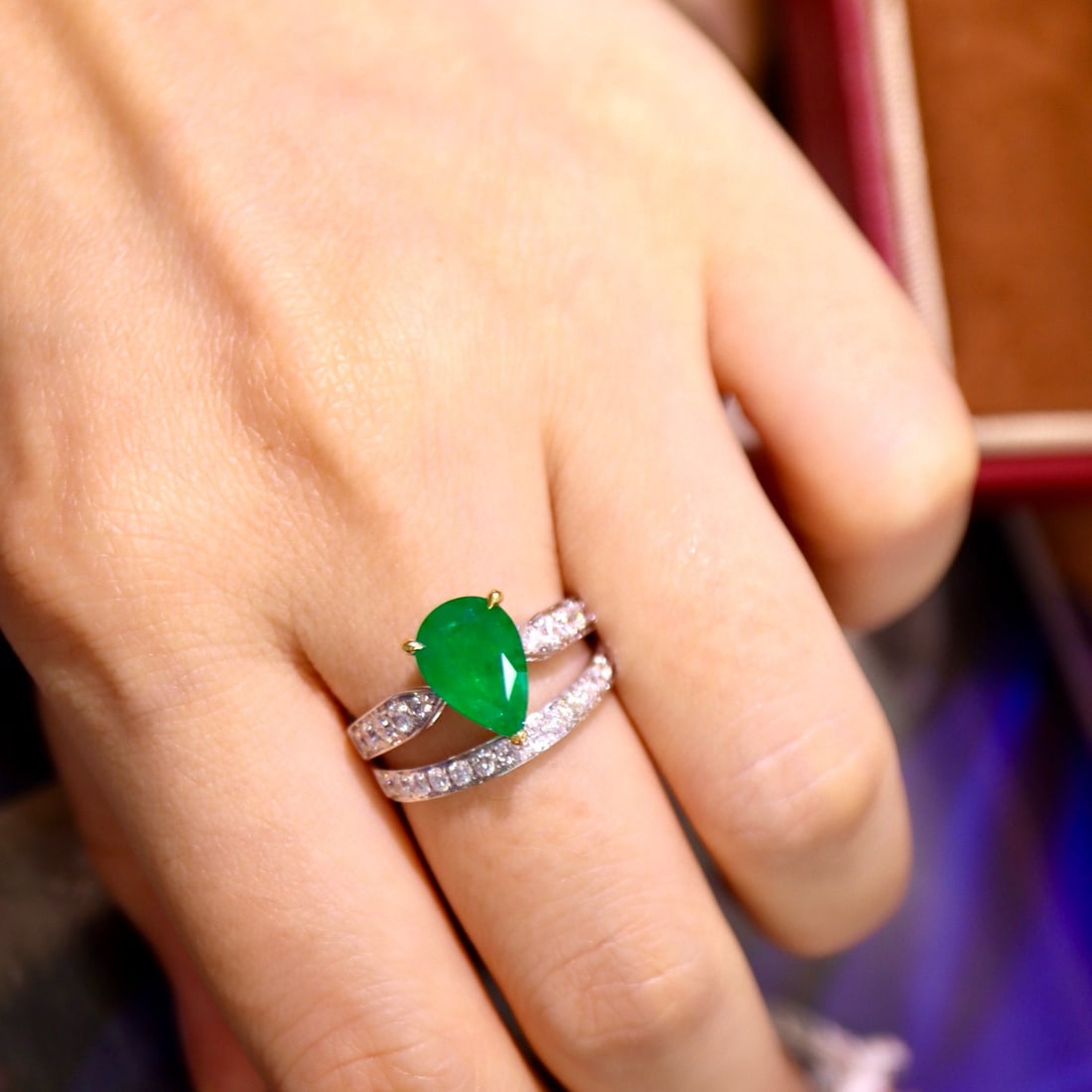 14k Gold 3.32 Ctw Vivid Green Natural Emerald & Diamond Ring - 4