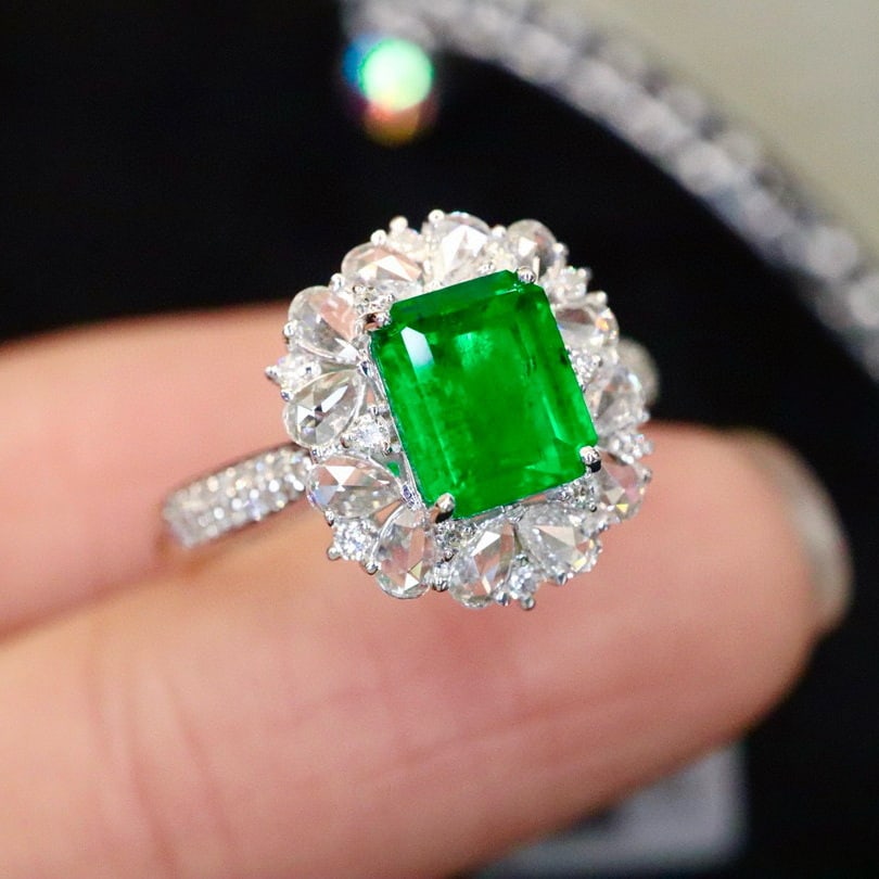 14k Gold 1.39 Ctw Vivid Green Natural Emerald & Diamond Ring - 2