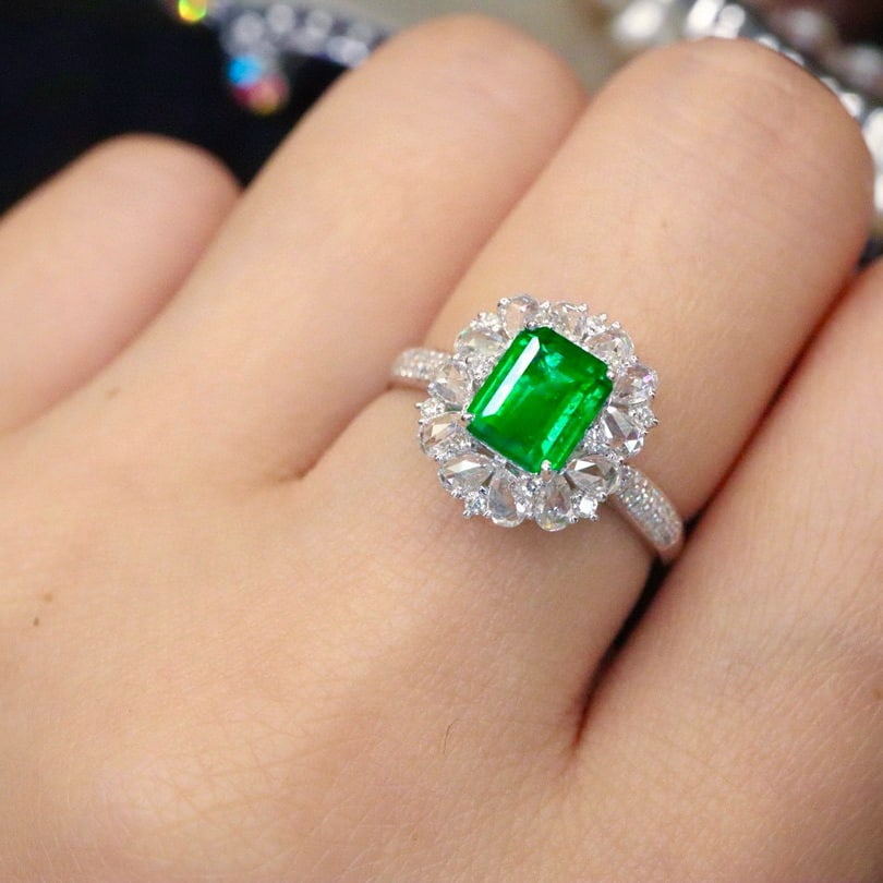 14k Gold 1.39 Ctw Vivid Green Natural Emerald & Diamond Ring - 5