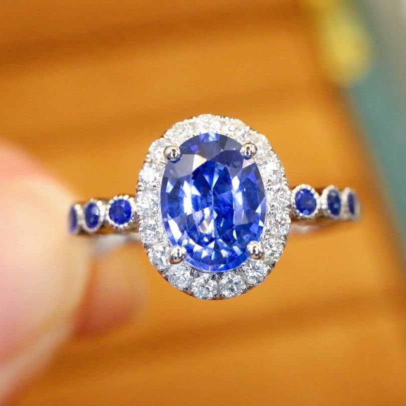 14k Gold 1.40 Ctw Natural Sapphire & Diamond Ring: Ref:230940138 // gold content:14k gold // ring size:7. 25us // // main gemstone:sapphire // shape:oval // carat weight:1. 2ct // color:cornflower blue // treatment:natural // // adjacent gemstone