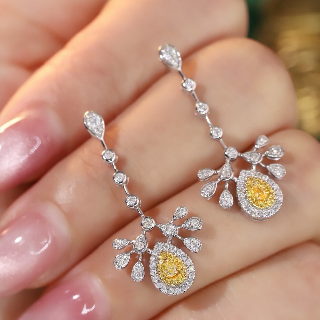 14k Gold 0.8 Ct Natural Color Diamond Earrings - 5