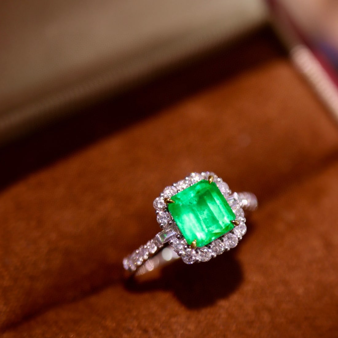 14k Gold 1.61 Ctw Vivid Green Natural Emerald & Diamond Ring - 5