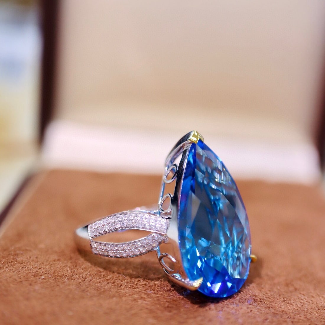 14k Gold 16.94 Ctw Natural Topaz & Diamond Ring - 2