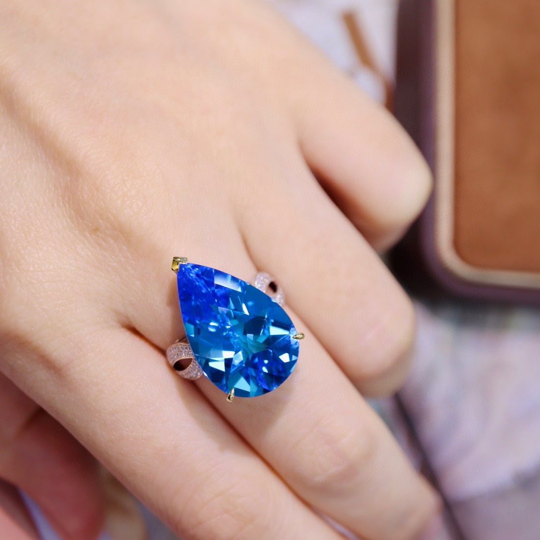 14k Gold 16.94 Ctw Natural Topaz & Diamond Ring - 5