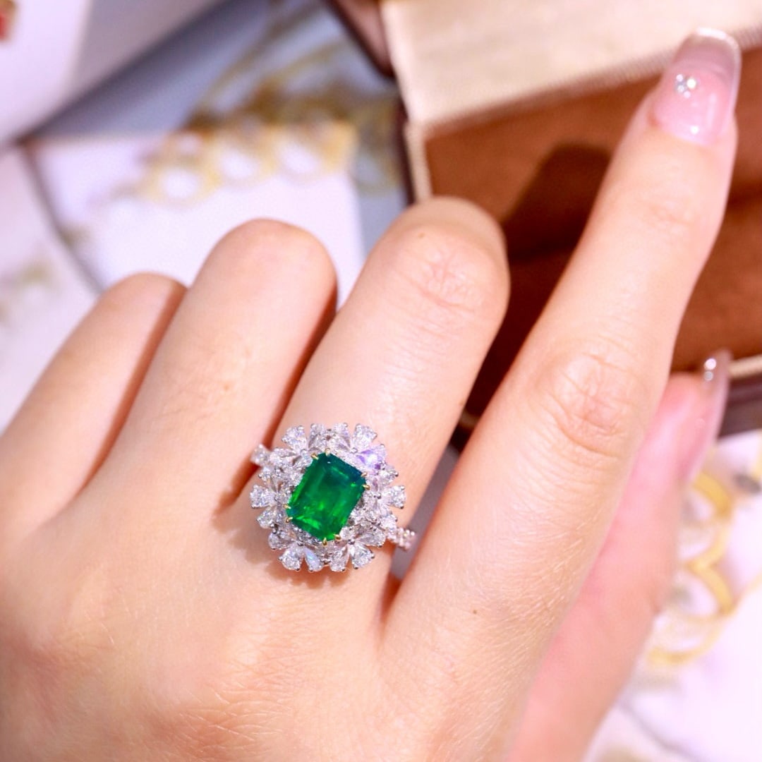 14k Gold 3.07 Ctw Vivid Green Natural Emerald & Diamond Ring - 3