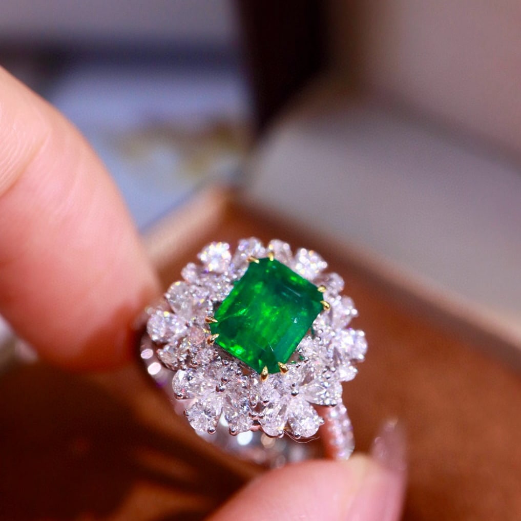 14k Gold 3.07 Ctw Vivid Green Natural Emerald & Diamond Ring - 5