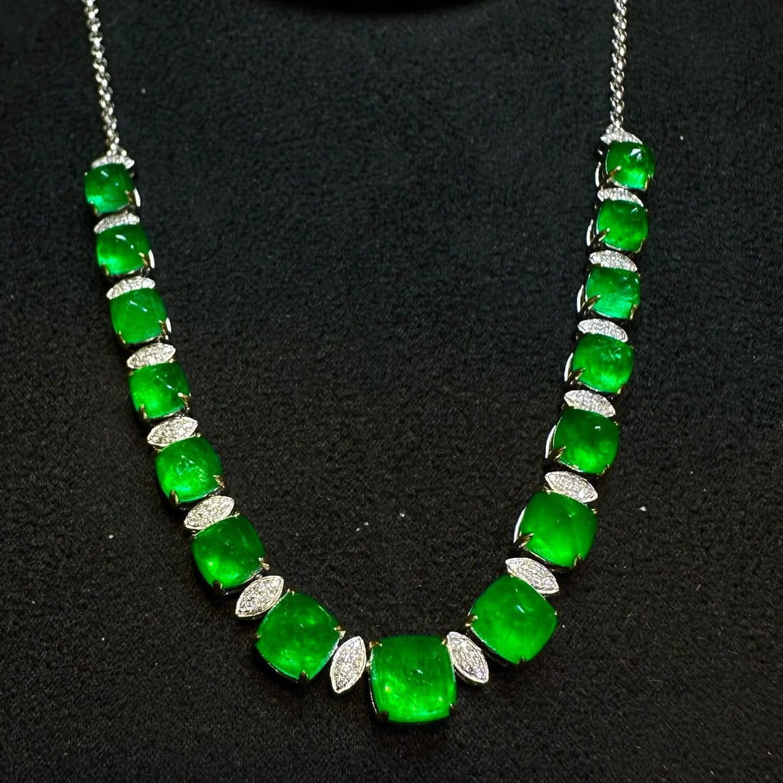 14k Gold 11.6 Ct Vivid Green Natural Emerald & Diamond Necklace (1 of 5)