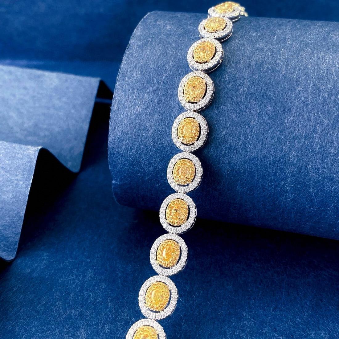 14k Gold 5.05 Ctw Natural Yellow Diamond & Diamond Bracelet - 3